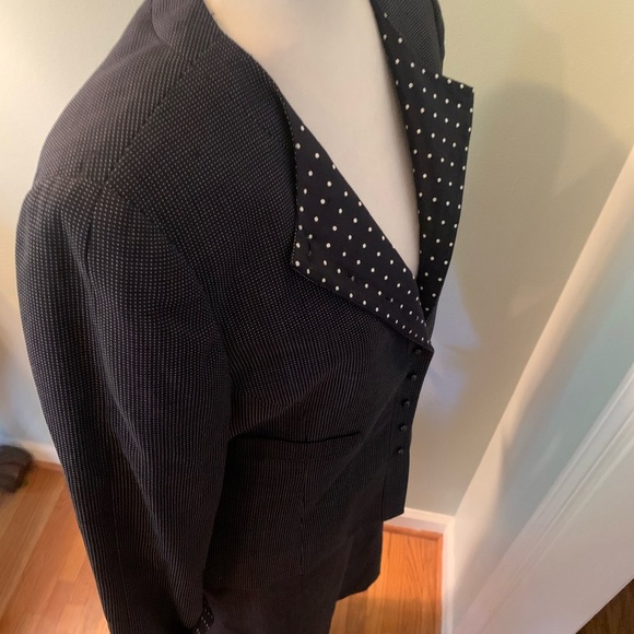 Carlisle Navy Wool/silk 2/pc suit, size 10 - Picture 3 of 7